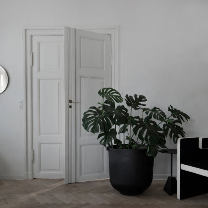 CASTLE PLANTER BLACK | The Room Living