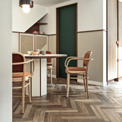 N. 811 CHAIR | The Room Living